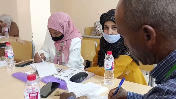 احتجاج جمهور نادي التعاون على عدم صرف الدعم المالي المخصص للنادي