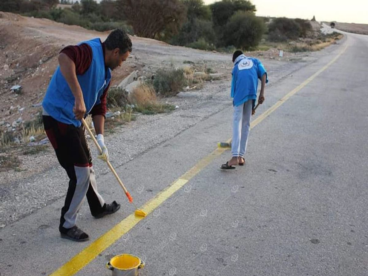 جمعية السلام ببني وليد تطلق حملة لطلاء طريق مثلث سوف الجين