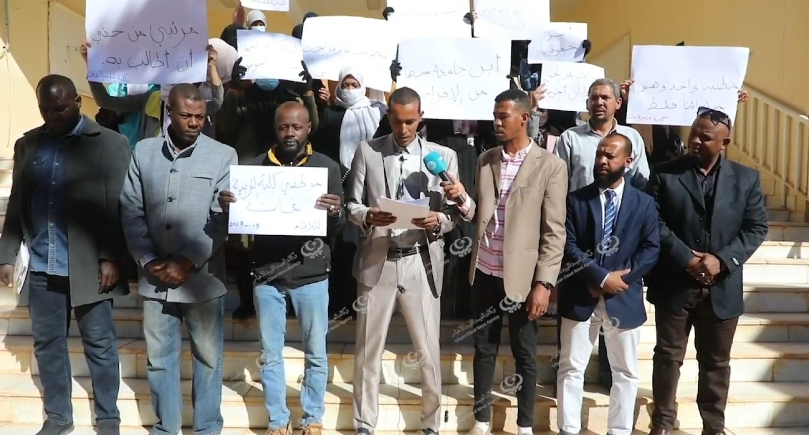 موظفو كلية التربية بغات يطالبون بالإفراجات المالية الخاصة بهم