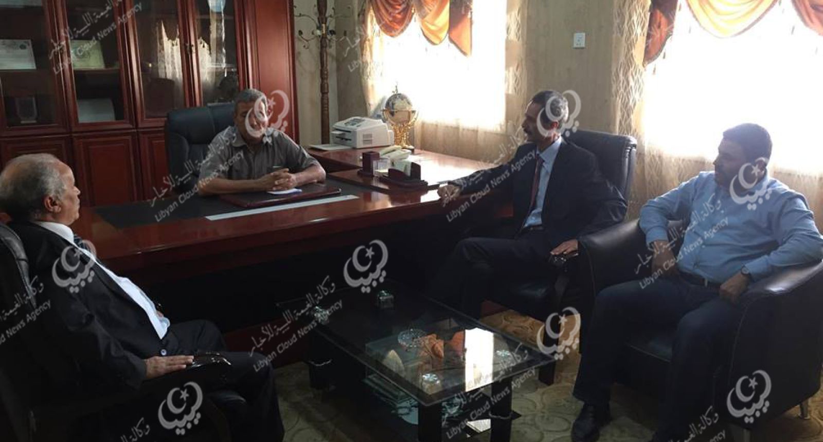 بحث فتح فرع لمصرف الصحاري في طبرق