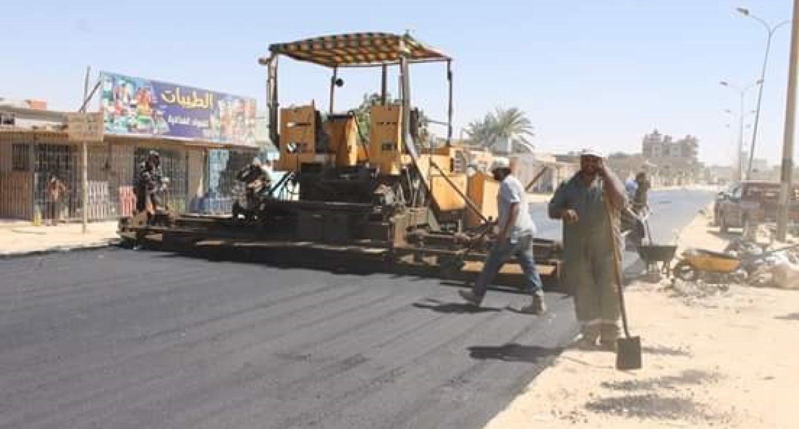 صيانة الطريق الرئيسي بحي (ك) الممتد من المدخل الغربي للمرج إلى مفترق الصناعية