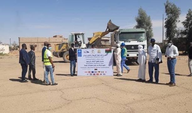 ميناء البريقة النفطي يرفض شحنة من مادة (سماد الفوسفات الصخري)