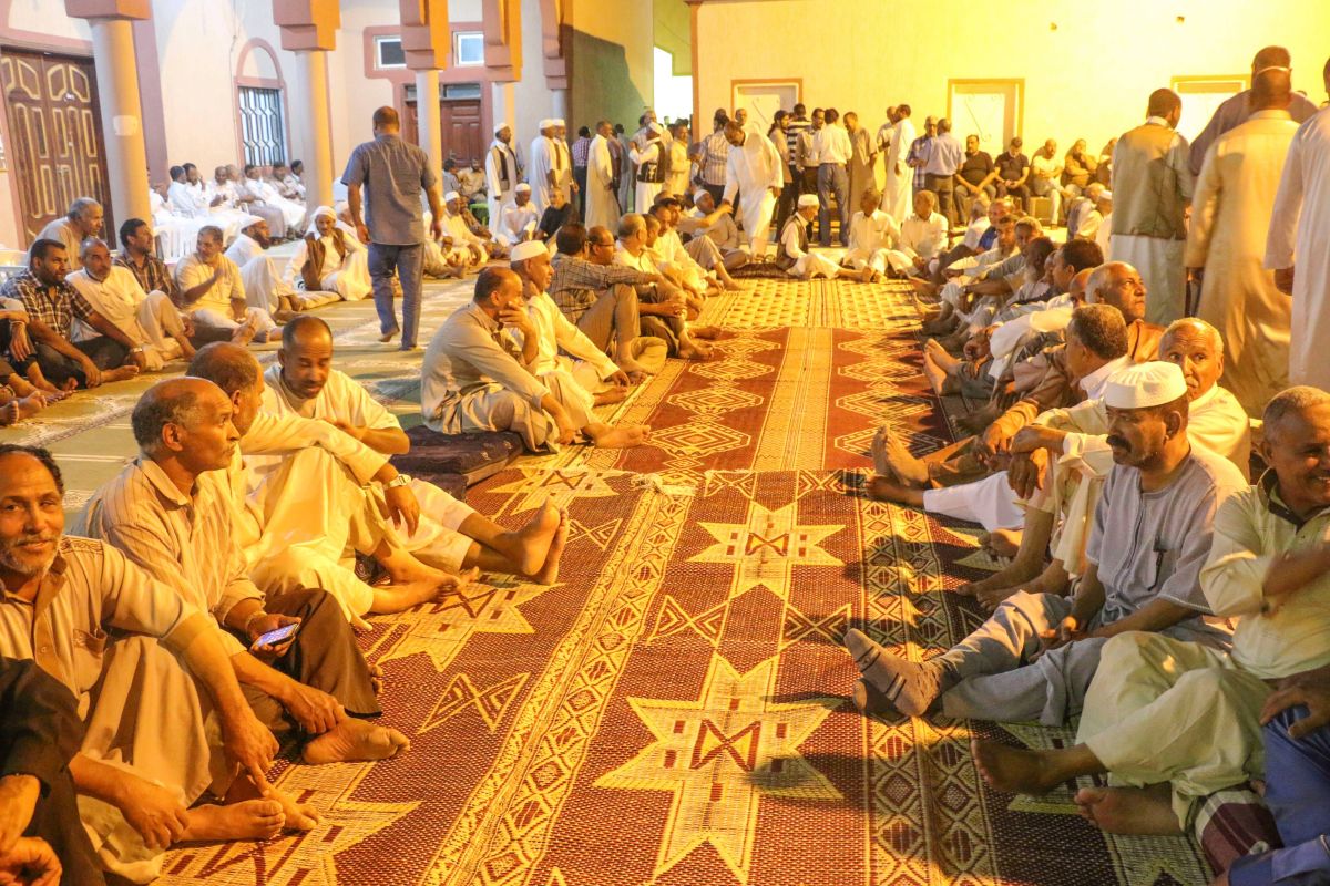 أهالي مدينتي أوجلة وجالو يستقبلون الحجاج بالتهاني والتبريكات 1 أهالي مدينتي أوجلة وجالو يستقبلون الحجاج بالتهاني والتبريكات