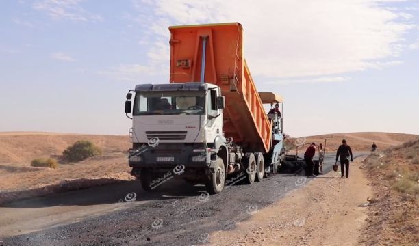 الشروع في تنفيذ مشروع ربط منطقة ونزيرف بالطريق (غريان - نالوت)