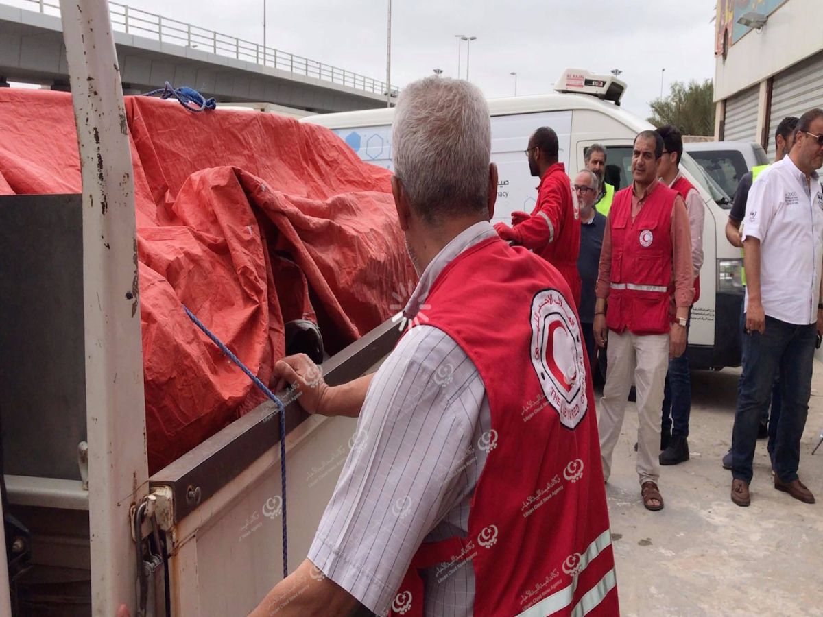 تنسيقية الهلال الأحمر بالمنطقة الغربية تستلم كمية من مستلزمات الحماية الشخصية والتعقيم