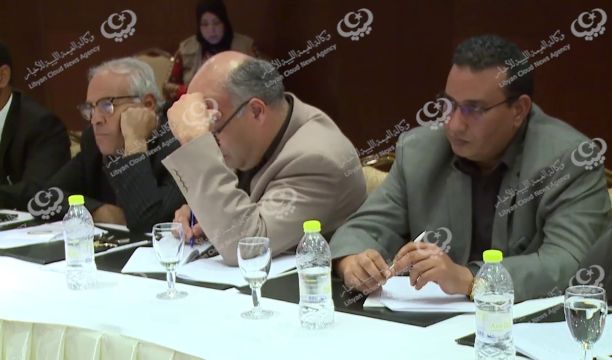 208 مهاجر يتوجهون للشرطة بعد أن أنهكهم الجوع