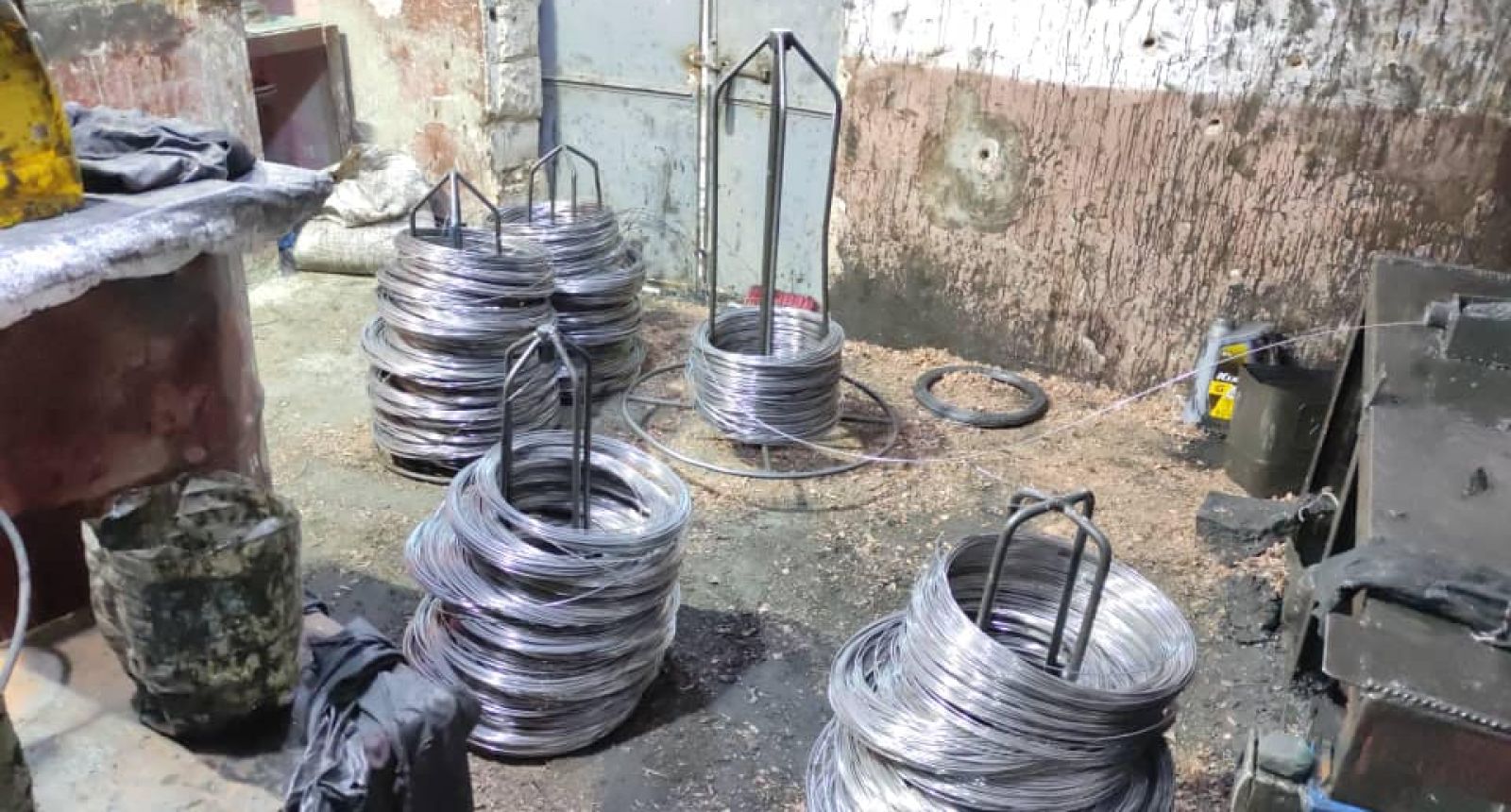 البحث الجنائي بمديرية أمن صبراتة يقبض على متهمين في وقائع سرقة أسلاك الكهرباء من المزارع جنوب المدينة