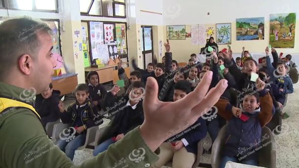 المعلمين يحتجون على عدم تنفيذ الوعود بزيادة المرتبات