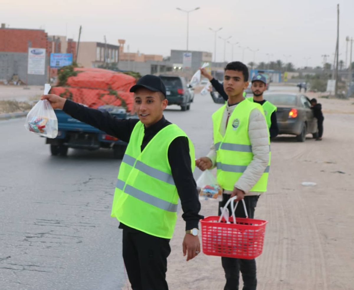 تواصل حملة إفطار صائم على الطريق الساحلي بزليتن