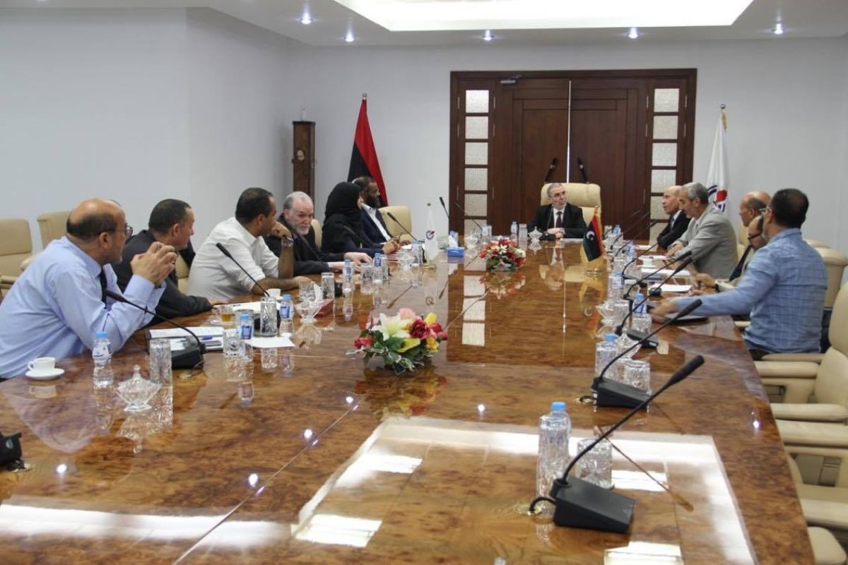 رئيس مجلس إدارة مؤسسة النفط يجتمع بمدير عام شركة توتال فرع ليبيا