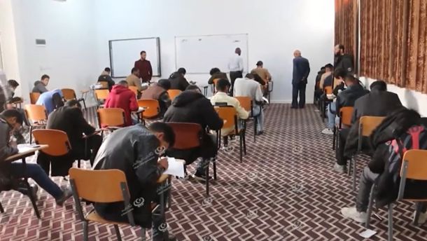 موظفو كلية التربية بغات يطالبون بالإفراجات المالية الخاصة بهم