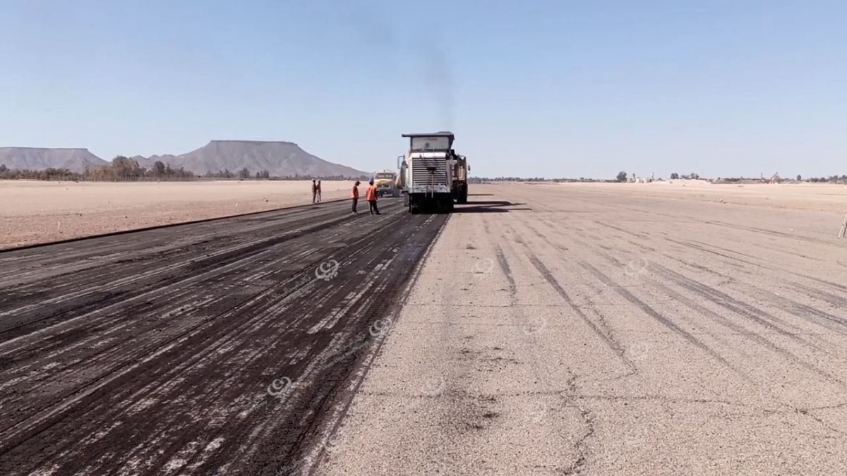 الشروع في صيانة مهبط مطار أوباري المدني