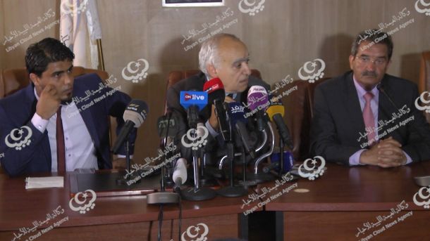 إنقطاع التيار الكهربائي عن شمال وجنوب ليبيا