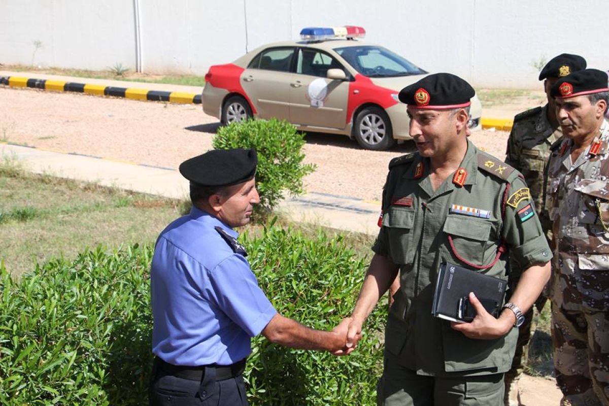 آمر المنطقة العسكرية الوسطى اللواء (محمد الحداد) في زيارة عمل إلى سرت