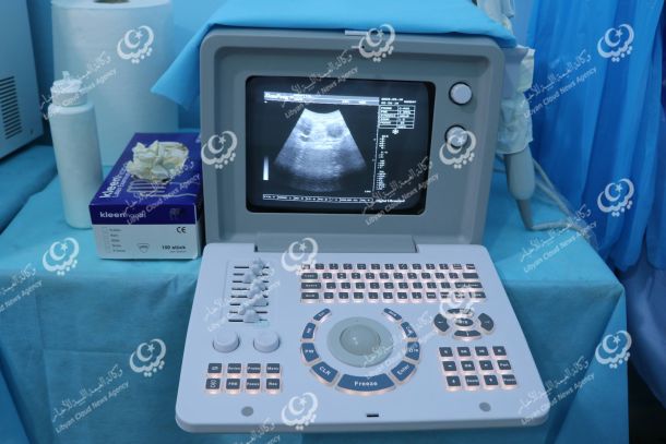 مساعدات غذائية لعائلات نازحة