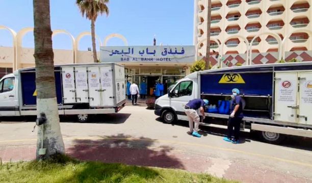 فِرق الطوارئ الصحيّة تشرف على إجراءات الحجر الصحي للمواطنين العائدين من مصر