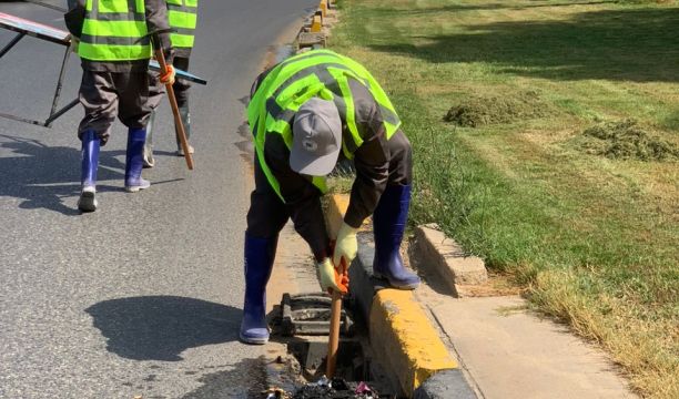 طبيب زائر من كندا يجري (250) كشفًا طبيًا داخل مستشفى براك العام