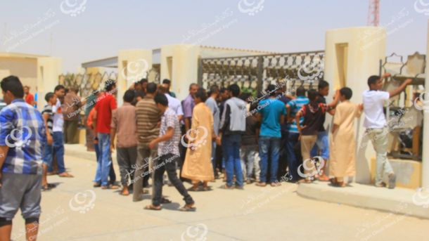الإفراج عن 100 سجين من نزلاء السجن العسكري بمصراتة .