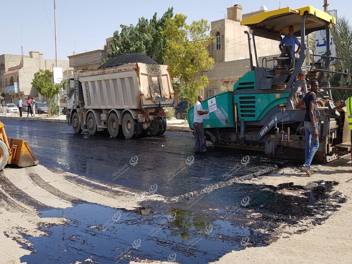 اجدابيا.. تواصل مشروع صيانة ورصف الشوارع