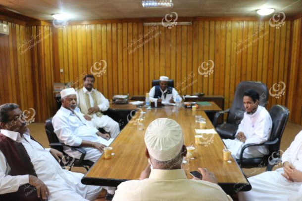مساعدات غذائية لعائلات نازحة