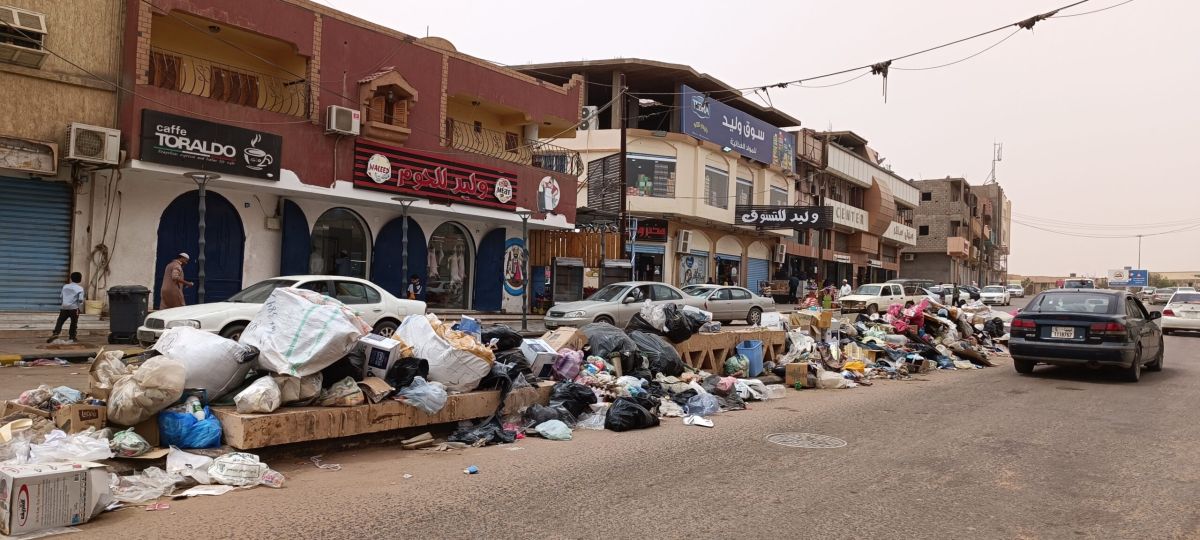 تراكم القمامة في شوارع سبها بعد توقف عمال شركة النظافة مجددا