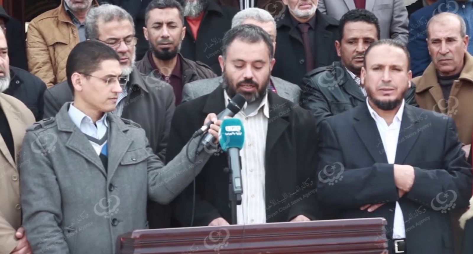 المعلمين يحتجون على عدم تنفيذ الوعود بزيادة المرتبات