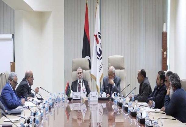 المعلمين يحتجون على عدم تنفيذ الوعود بزيادة المرتبات