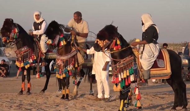 بلدية درنة تباشر في مشروع رصف شارعي الصحابة والجيش