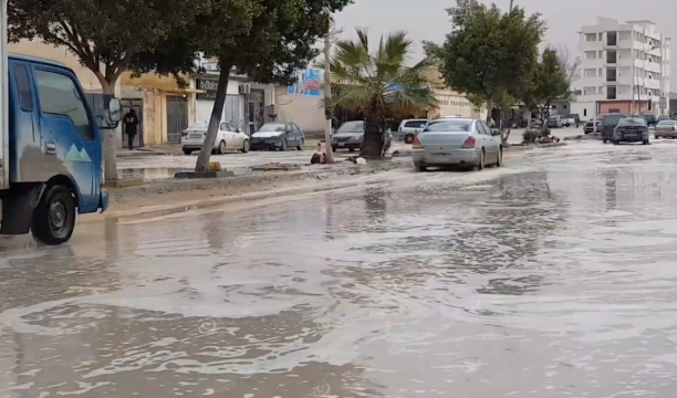 عدم صيانة شبكة تصريف مياه الأمطار تؤدي إلى تجمع المياه داخل مدينة اجدابيا