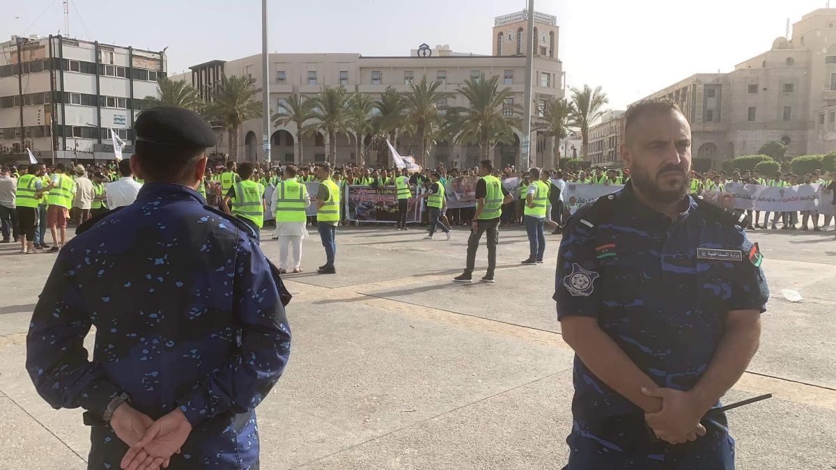 مظاهرات سلمية تندد بتدهور الخدمات وانقطاع الكهرباء لساعات طويلة