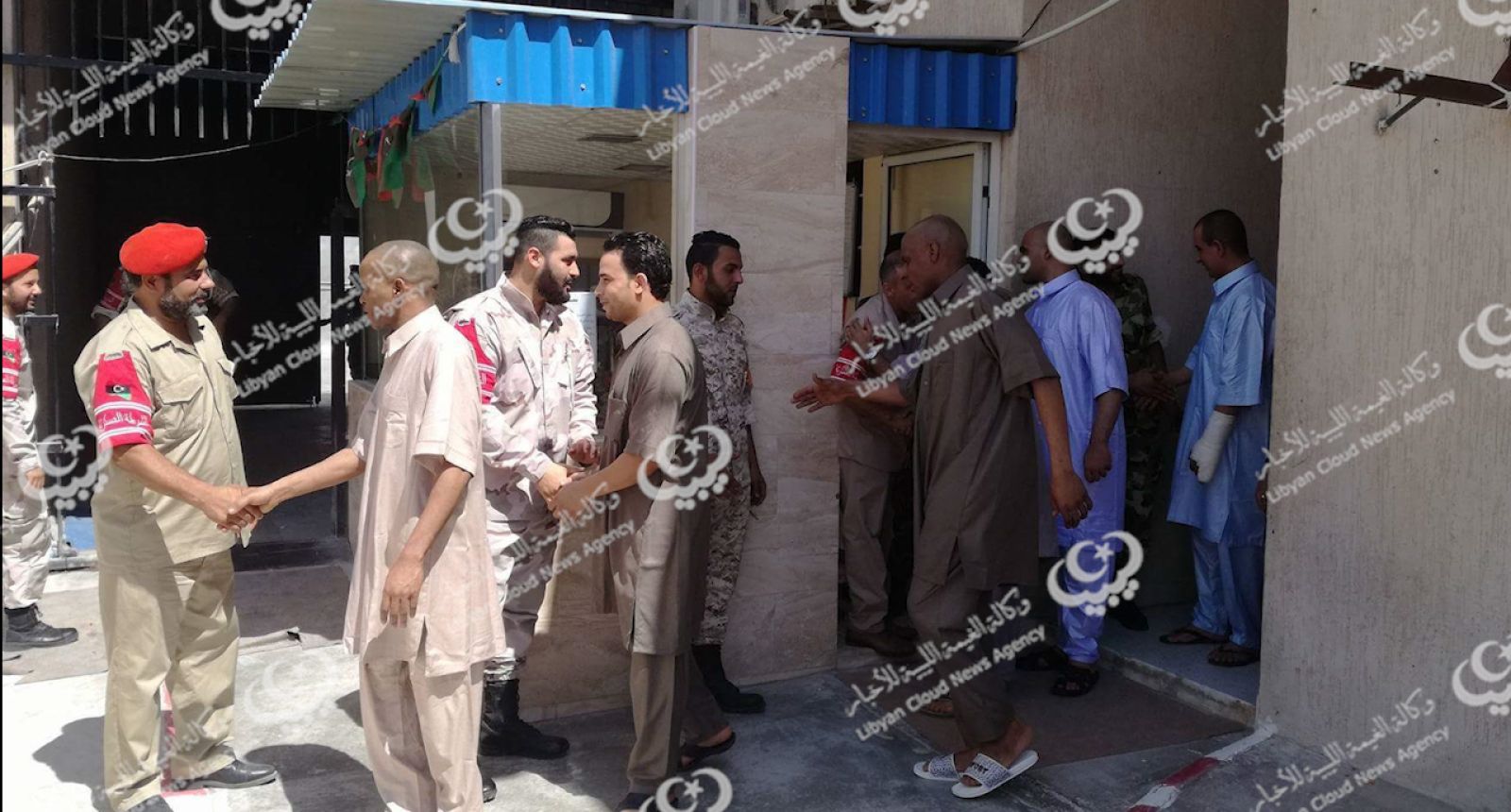 الإفراج عن 100 سجين من نزلاء السجن العسكري بمصراتة .