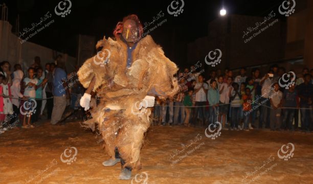 1000 عائلة نزحت من مدينة صبراتة نتيجة الإشتباكات المسلحة مؤخراً هناك. (الهلال الأحمر صبراتة)