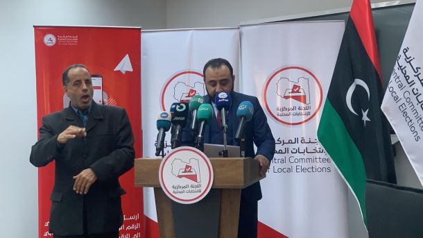 موظفو كلية التربية بغات يطالبون بالإفراجات المالية الخاصة بهم