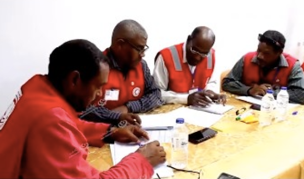 تدريب متطوعي الهلال الأحمر على الأمن الإقتصادي للأسر المتضررة