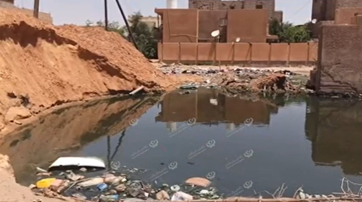 تغيير مضخة الخزان المرحلي لحي العمارات بعد طفح مياه الصرف الصحي في أوباري