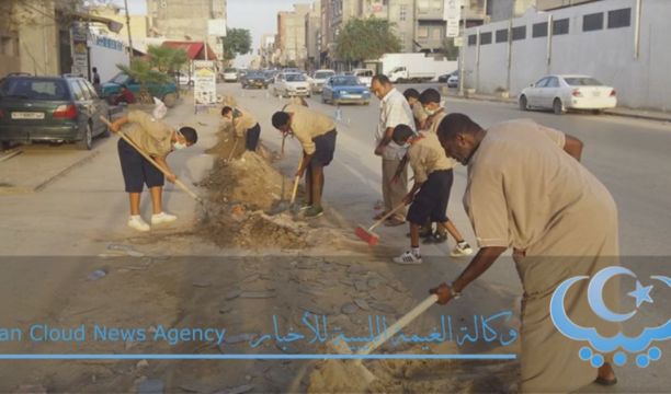 طاقم طبي من منظمة أطباء الوطن يزور مستشفى الخمس