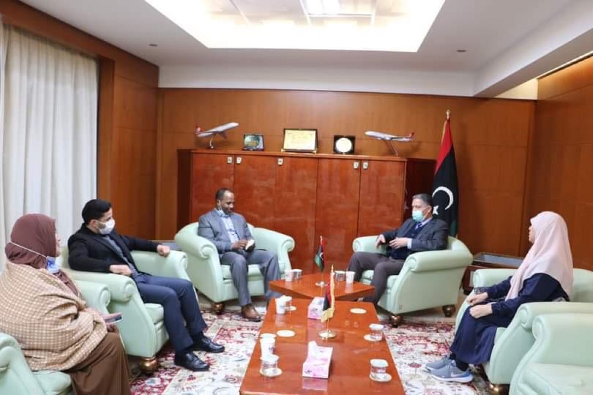 وزير مواصلات الوفاق يلتقي رئيس وأعضاء المجلس الوطني للحريات العامة وحقوق الإنسان