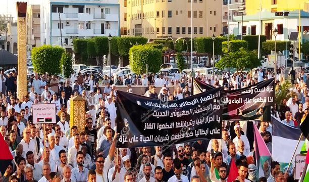 مفتش الملاعب بالاتحاد الإفريقي لكرة القدم يتفقد الملعب الرئيسي و الجانبي بالمدينة الرياضية في العزيزية