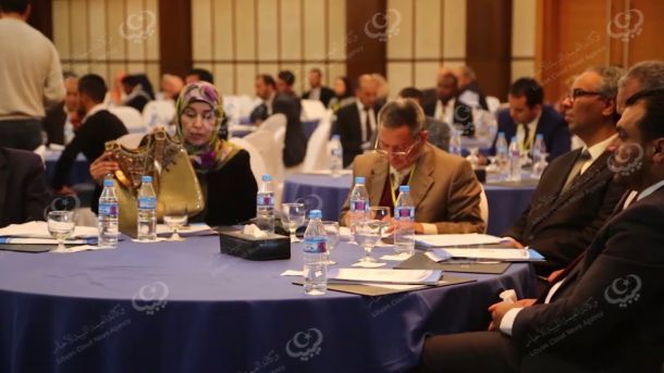 1200 عنصر هو إجمالي القوة الأمنية المقيدة بسجلات الأجهزة الأمنية بسرت، التحق منهم 35% للعمل في مديرية أمن سرت، جهاز الهجرة غير الشرعية سرت، جهاز المباحث الجنائية سرت، قسم المرور والتراخيص، الأمن المركزي سرت، وعدد خمسة مراكز شرطة في المدينة. (الملازم الزروق سويطي- رئيس لجنة تفعيل الأجهزة الأمنية بسرت)