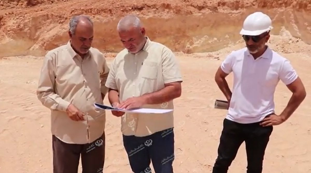 بلدي جادو يسلم موقع تنفيذ محطة تحليه الصرف الصحي للشركة المنفذة 