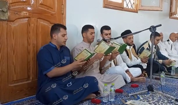 وقفة احتجاجية لأوائل الطلبة والطالبات بالجامعات والكليات التقنية والمعاهد العُليا