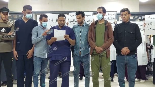 والد طفلة مريضة يناشد رئيس حكومة الوحدة الوطنية النظر في ملف مرضى ضمور العضلات