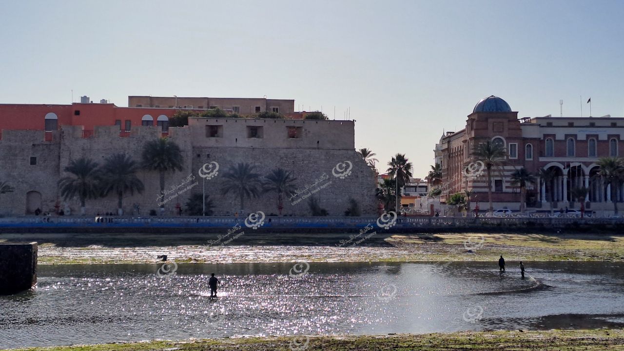 الانتهاء من أعمال تنظيف وتجديد مياه بحيرة السرايا في طرابلس