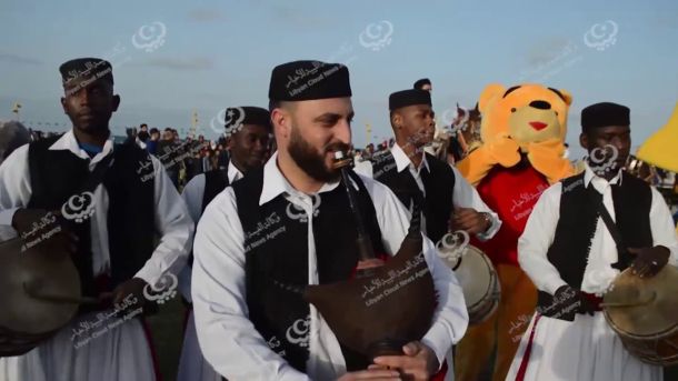 أهالي قمينس يستقبلون الفائزون في لعبة الشطرنج علي المستوي التعليمي