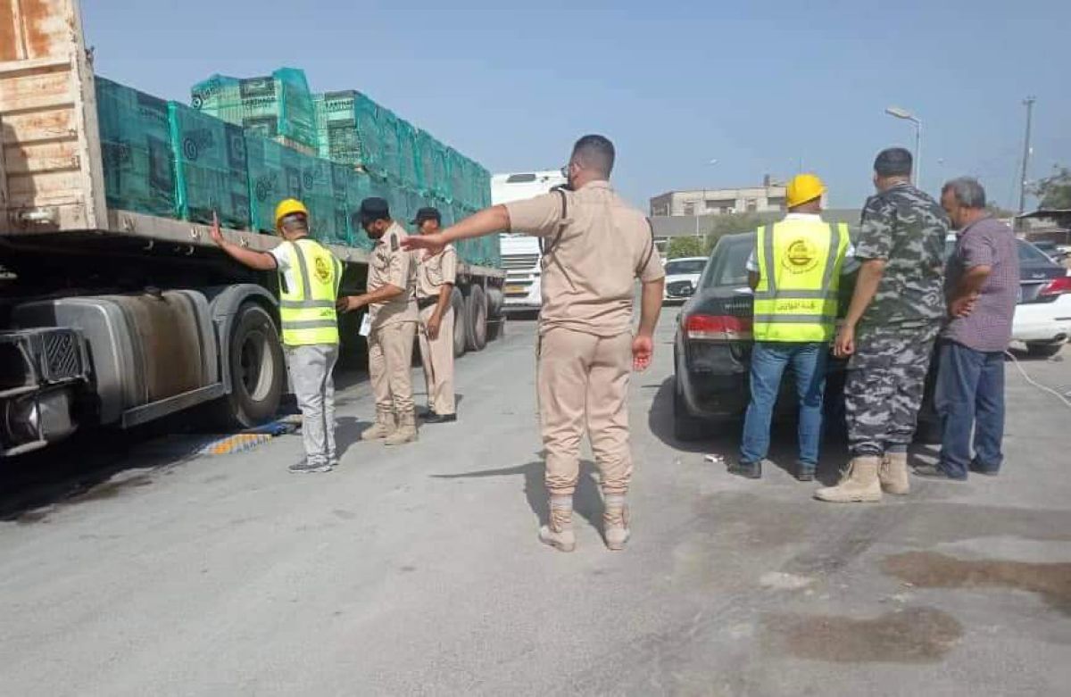 بدء تركيب الموازين المتحركة لضبط الحمولات الزائدة على الطرق العامة