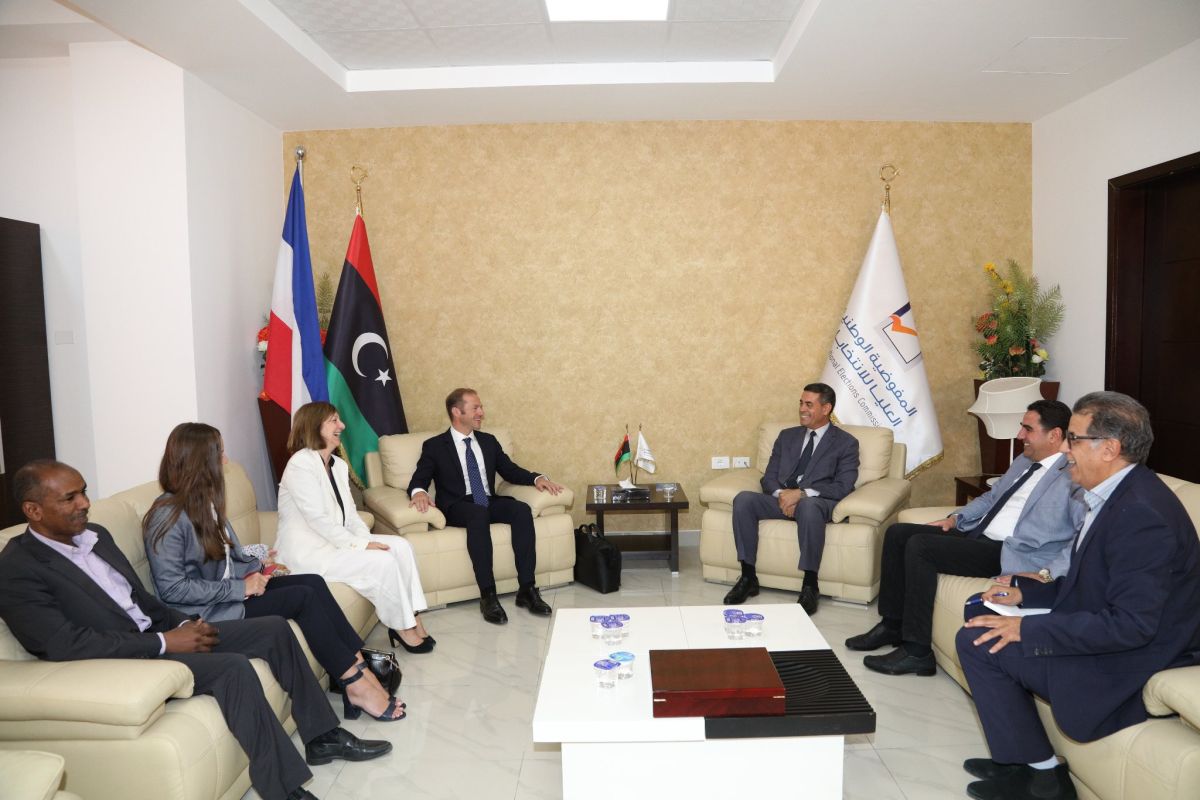 رئيس مجلس المفوضية الوطنية العليا للانتخابات يستقبل المبعوث الفرنسي الخاص 1 رئيس مجلس المفوضية الوطنية العليا للانتخابات يستقبل المبعوث الفرنسي الخاص